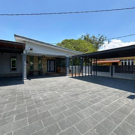 Rayyan Ashraf Homestay Kota Bharu Exterior foto
